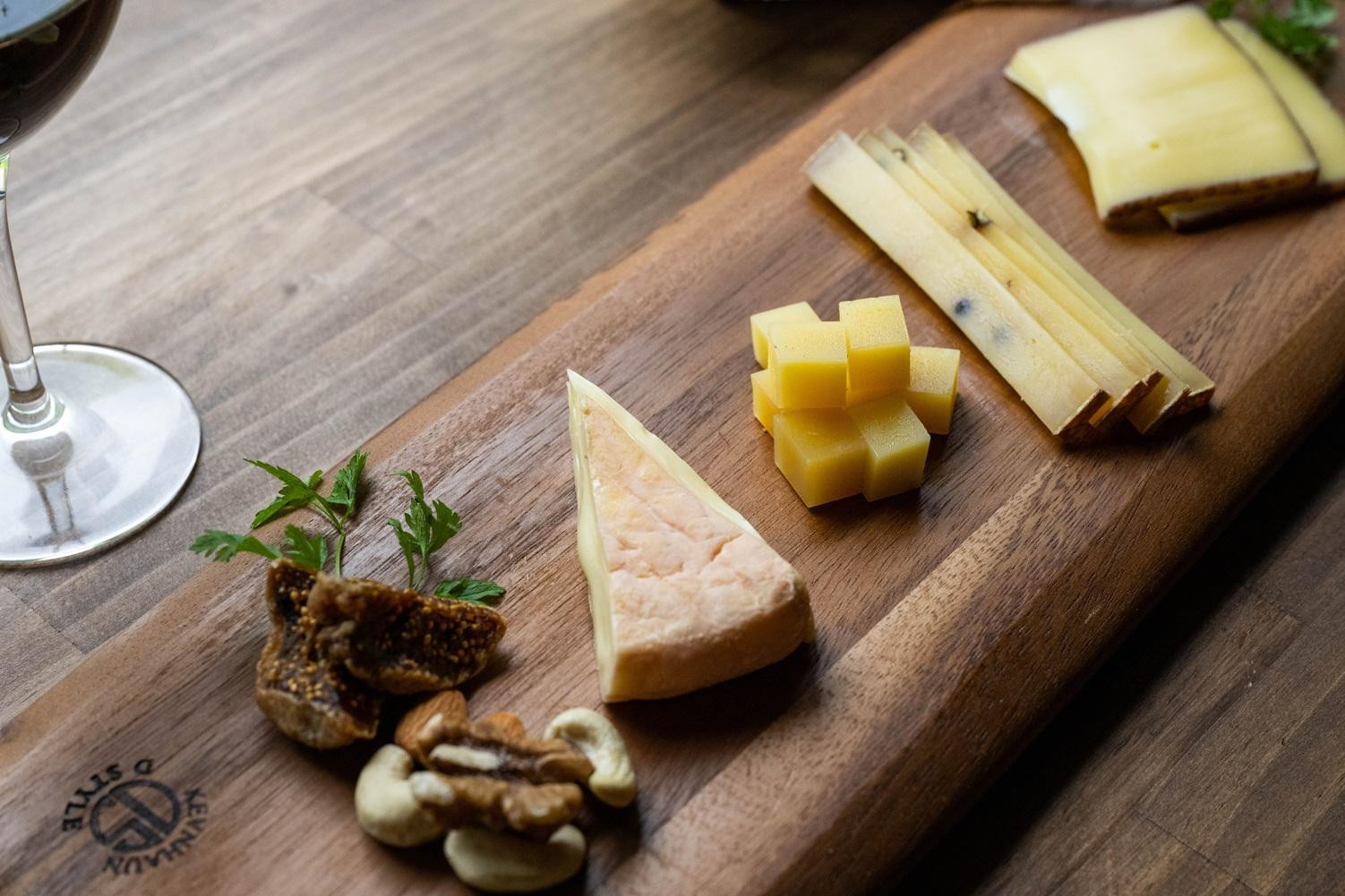 北海道標茶町　長坂牧場　本格派ナチュラルチーズ４種詰め合わせ（大）　総重量800ｇ【 ナチュラルチーズ 乳製品 発酵 熟成 グルメ ギフト お取り寄せ 標茶町 北海道 】