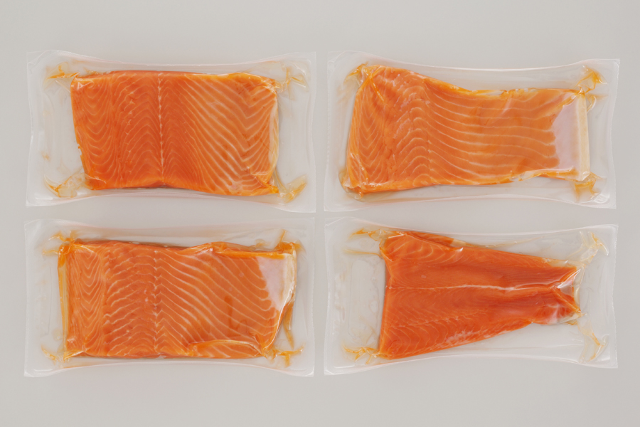 ギンサケサーモン【2kg】 小分け 下処理不要 絶品の「塩締め」レシピ ふるさと納税 海鮮 サーモン 鮭 魚 銀鮭 刺身 生食用 さけ サケ ふるさと ランキング 人気 魚介類 魚介 北海道 白糠町