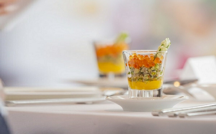 【東京丸の内】Sens & Saveurs（サンス・エ・サヴール）北海道白糠食材ディナーコース 4名様