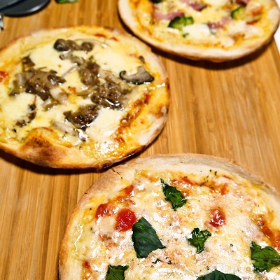 【定期便】北海道別海町チーズを使ったピザ ３枚セット×４ヵ月【be059-0689-100-4】