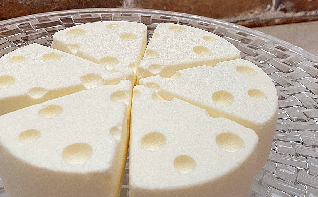  ホワイトチョコ レアチーズケーキ 2ホール(直径15cm) #CHACOCHEE 北海道 別海町 ホワイトチョコ ちーずけーき レアチーズ かわいい ケーキ スイーツ 北海道スイーツ 贈答 ギフト 贈り物