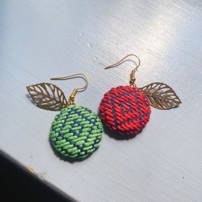 手作りの一点物 つがるこぎん刺しピアス【1719959】