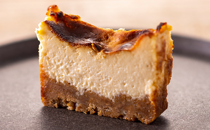 【ピッツェリアミーア】(しっとりタイプ)自家製弘前カマンベールのチーズケーキ