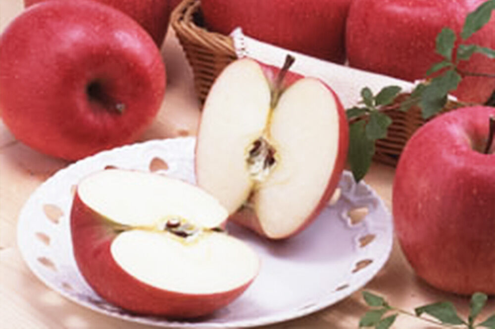 【26年5月クール便発送】りんご ふじ【訳あり】約3kg【CA貯蔵】キタエアップル [不揃い 規格外 アップル 産地直送 青森県 弘前市 詰め合わせ セット 果物 フルーツ 林檎 リンゴ くだもの]