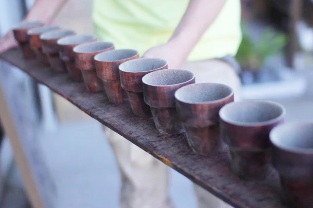 aeru 津軽塗りの こぼしにくい【コップ】（青唐塗り）食器 津軽塗 湯呑 湯呑み 湯のみ ぐい呑み ベビー 赤ちゃん 子供 こども 介護 高齢者 プレゼント ギフト ベビー用品 ベビー食器 こども食器 おしゃれ 津軽塗り 工芸品 青森