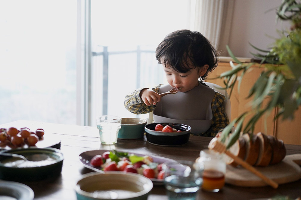 aeru 津軽焼の こぼしにくい 器【3点セット】食器 セット ボウル 深皿 平皿 陶器 ベビー 赤ちゃん 出産祝い 子供 介護 高齢者 すくいやすい ベビー食器 こども食器 離乳食 電子レンジ対応 レンジ対応 食洗機対応 焼き物 工芸品 青森