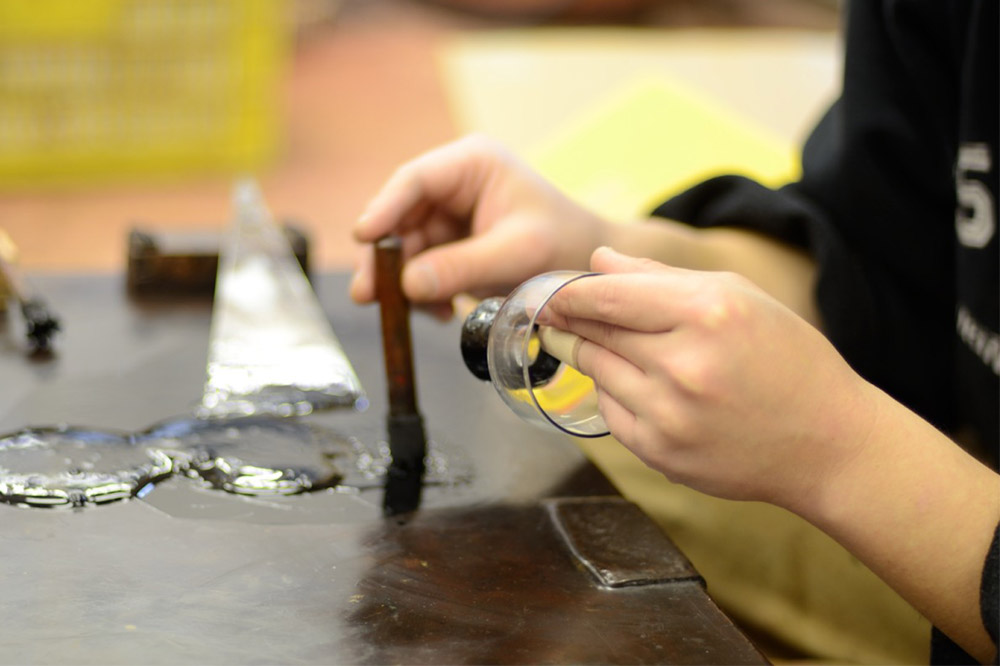 津軽塗 ガラス ぐい呑み（足高) 呂／茜ペア  伝統工芸 漆器 青森 おしゃれ お祝い テーブルウェア 食器 カトラリー