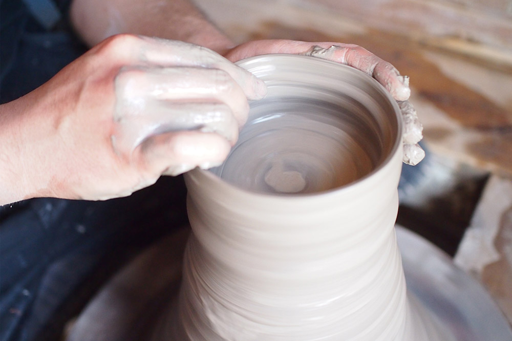 aeru 津軽焼の こぼしにくい 器 【ボウル 深皿】食器 セット 陶器 ベビー 赤ちゃん 出産祝い 子供 介護 高齢者 すくいやすい ベビー用品 ベビー食器 こども食器 離乳食 電子レンジ対応 レンジ対応 食洗機対応 焼き物 工芸品 青森 [うるし塗り おしゃれ カトラリー セット セット品 つがるぬり つがるやき つがる焼き つがる塗り 工芸品 漆器 焼物 食器 青森 津軽 津軽焼 津軽塗]