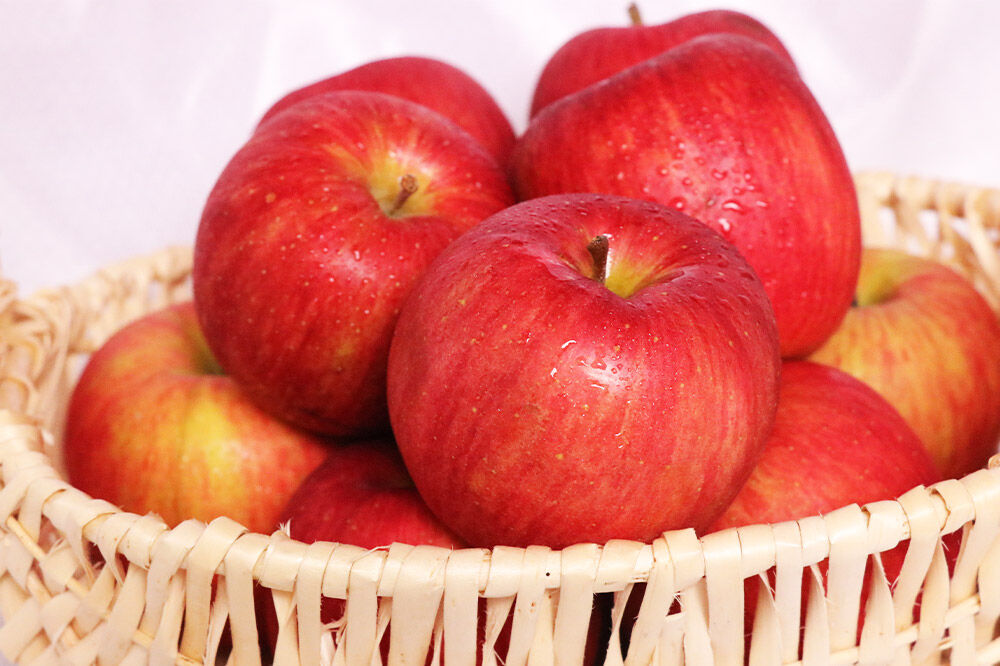 【26年5月クール便発送】 りんご シナノスイート 3kg 箱 家庭用 訳あり 【CA貯蔵】 青森県産 [りんご シナノスイート 家庭用 林檎 アップル 赤 果実 果物 フルーツ 美味 おいしい 青森県 弘前市 WAND]