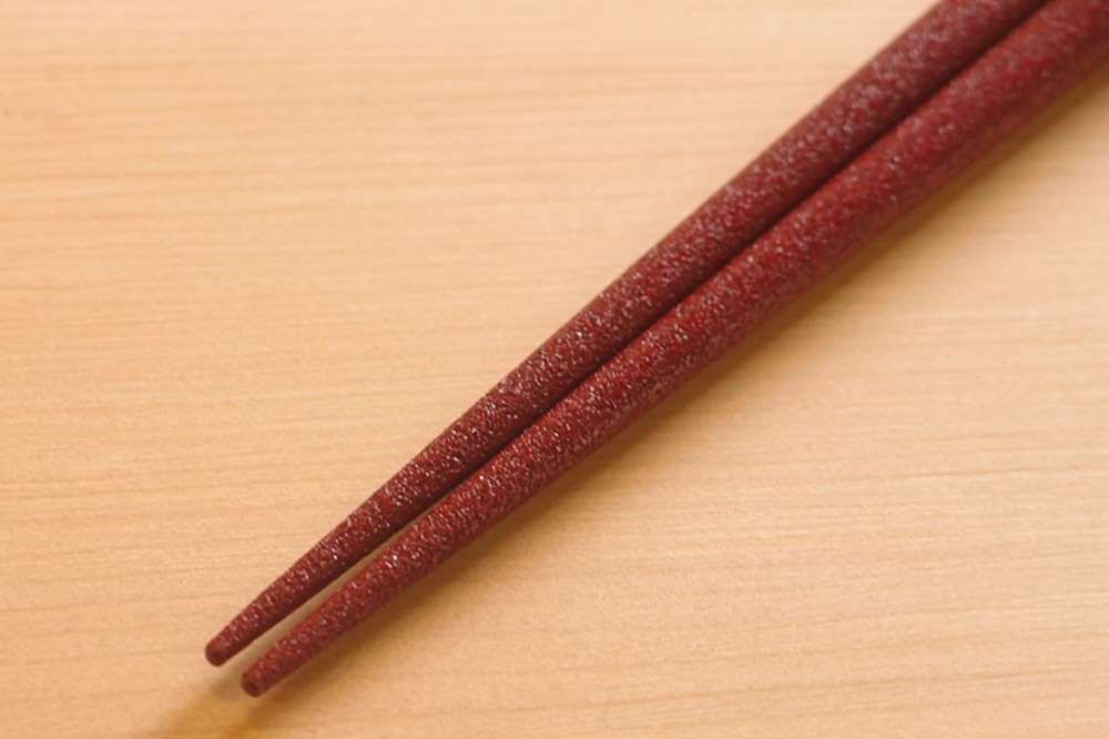 津軽塗 すべらない箸 つがり（石地塗 赤・中箸） [うるし塗り お箸 カトラリー つがるぬり つがる塗り はし 漆器 食器 青森 津軽 津軽塗 箸 和食器]