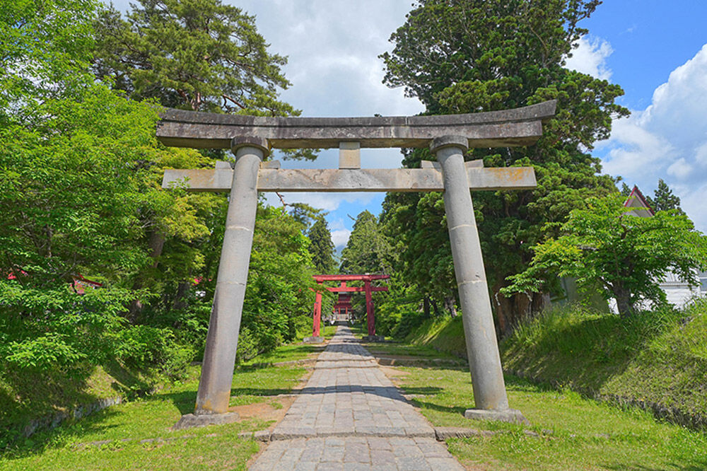 【タクシーでらくらく移動】着地型弘前近郊ゴルフ・観光ツアー 2名様ご招待＜レターパックプラス＞ [ホテル宿泊券 ゴルフ場利用券 入場券 食事券]