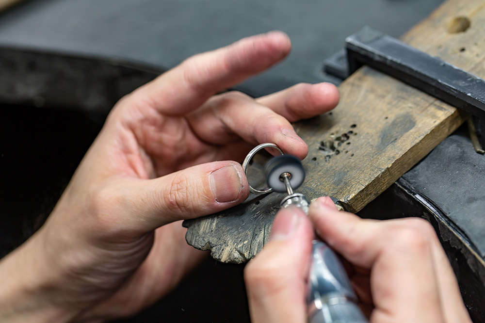 リング K10 イエローゴールド 甲丸 ツイスト 2.5mm幅