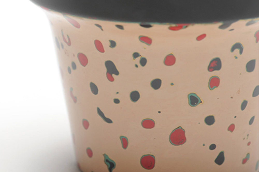 aeru 津軽塗りの こぼしにくい【コップ】（乳白唐塗り）食器 津軽塗 湯呑 湯呑み 湯のみ ぐい呑み ベビー 赤ちゃん 子供 介護 高齢者 プレゼント ギフト ベビー用品 ベビー食器 こども食器 おしゃれ 津軽塗り 工芸品 青森 青森県 [うるし塗り おしゃれ お歳暮 お中元 カトラリー ギフト グラス コップ つがる塗り プレゼント 食器 青森 贈り物 贈答用 津軽 津軽塗 湯飲み 湯呑]