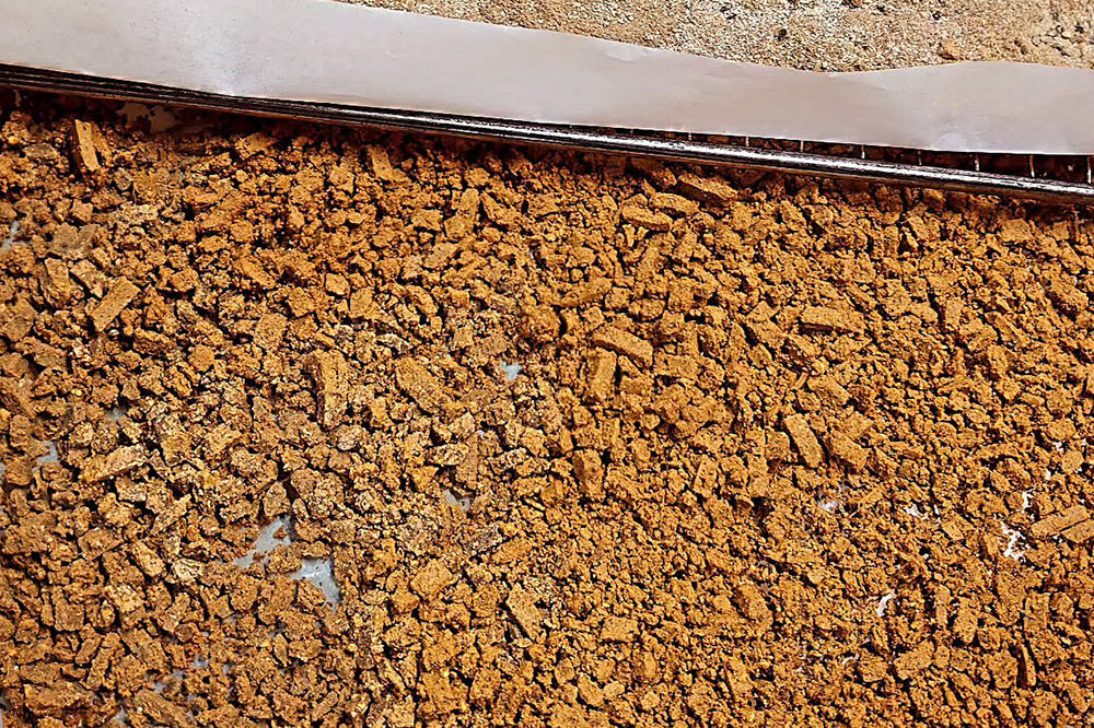 【寄附金額見直しました】燻製 カレールウ 100g×3袋 燻製所トパーズ 青森県 弘前市 [燻製 カレールウ 燻製カレー スモーク カレー 調味料 家飲み 大人の味 コク 濃厚]