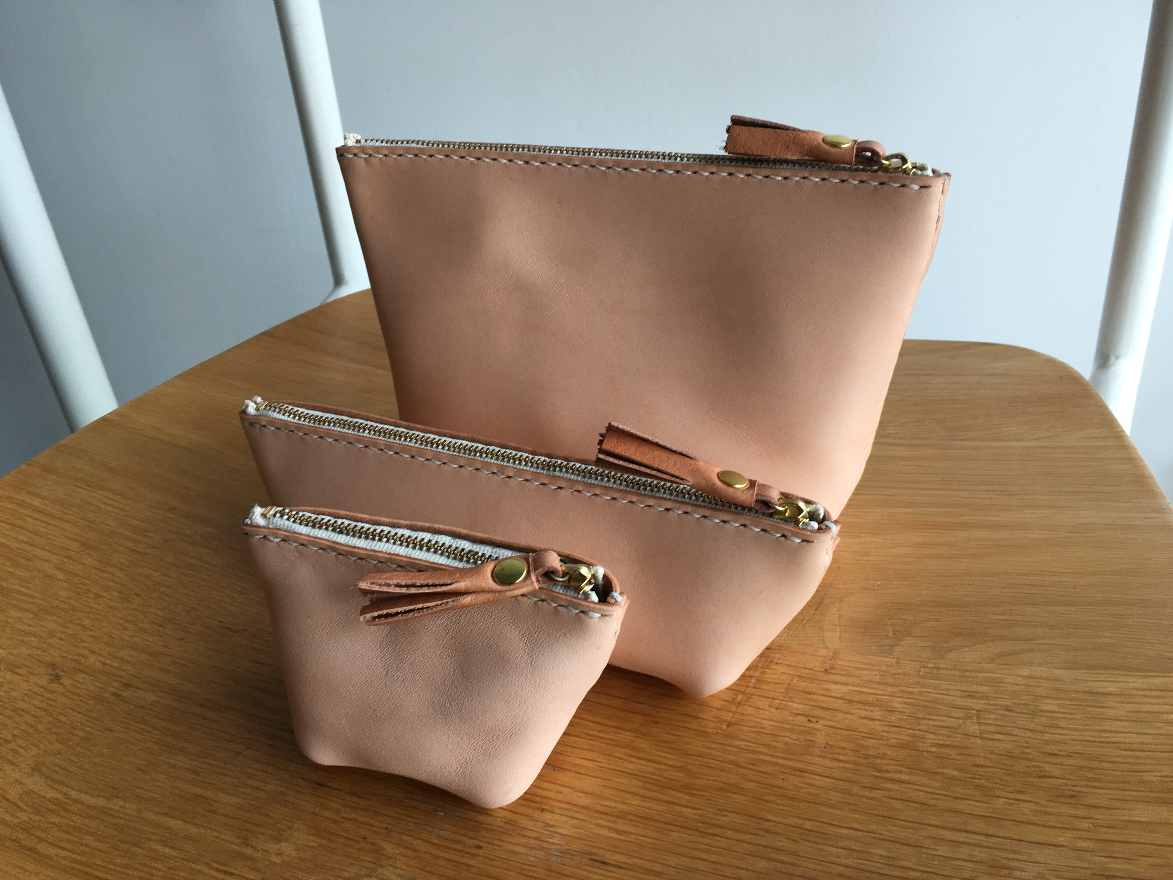  本革レザーポーチ ファスナーケース Sサイズ（ファスナーカラー白）