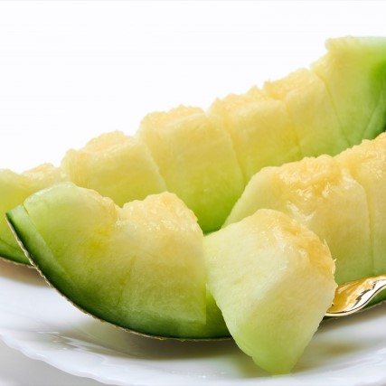 【2026年先行予約】【2026年8月後半発送】 メロン 青肉 3玉 (約4kg) 【訳あり】 中玉 青森県産