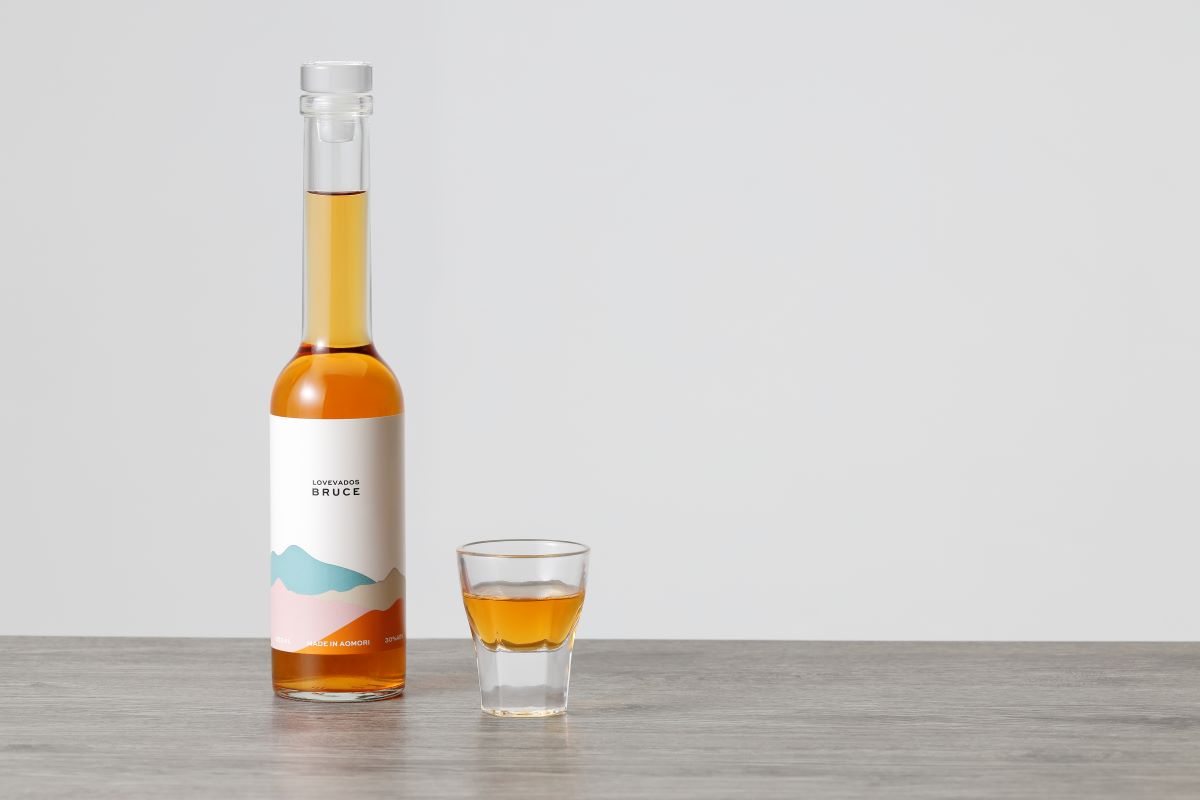 アップル ブランデー LOVEVADOS BRUCE 250ml【青森りんご 100％ ラブヴァドス クラフトブランデー ブルース 洋酒 】