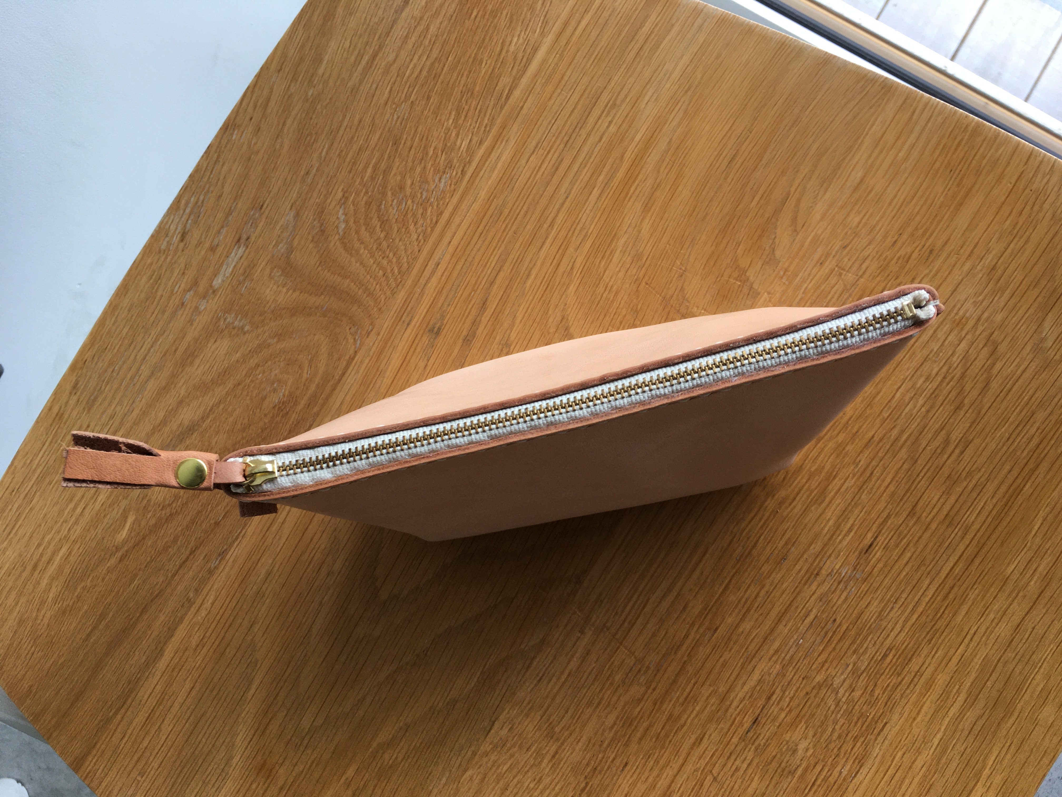 本革レザーポーチ ファスナーケース Lサイズ（ファスナーカラー白）