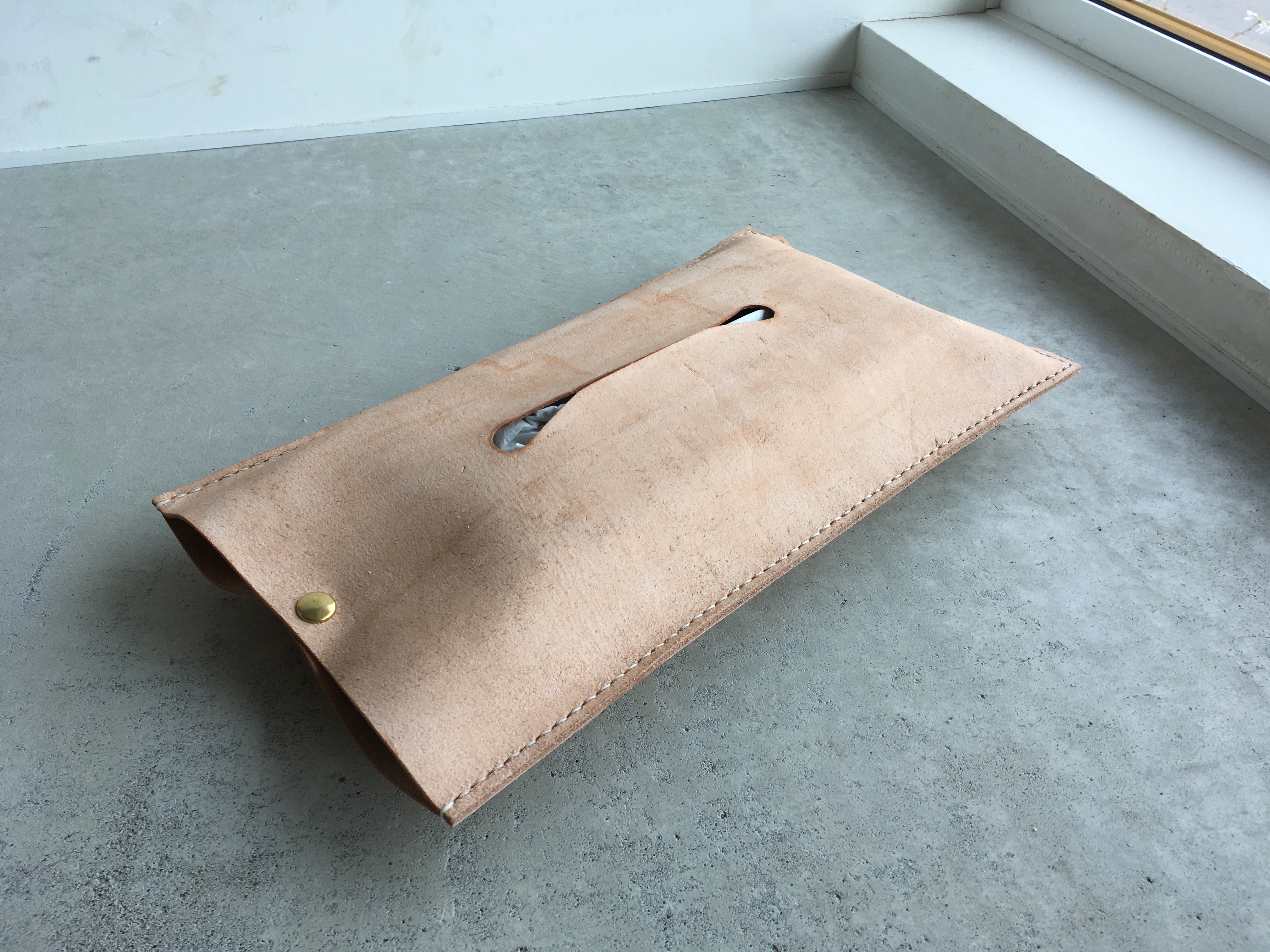 レザーティッシュカバー (床革)