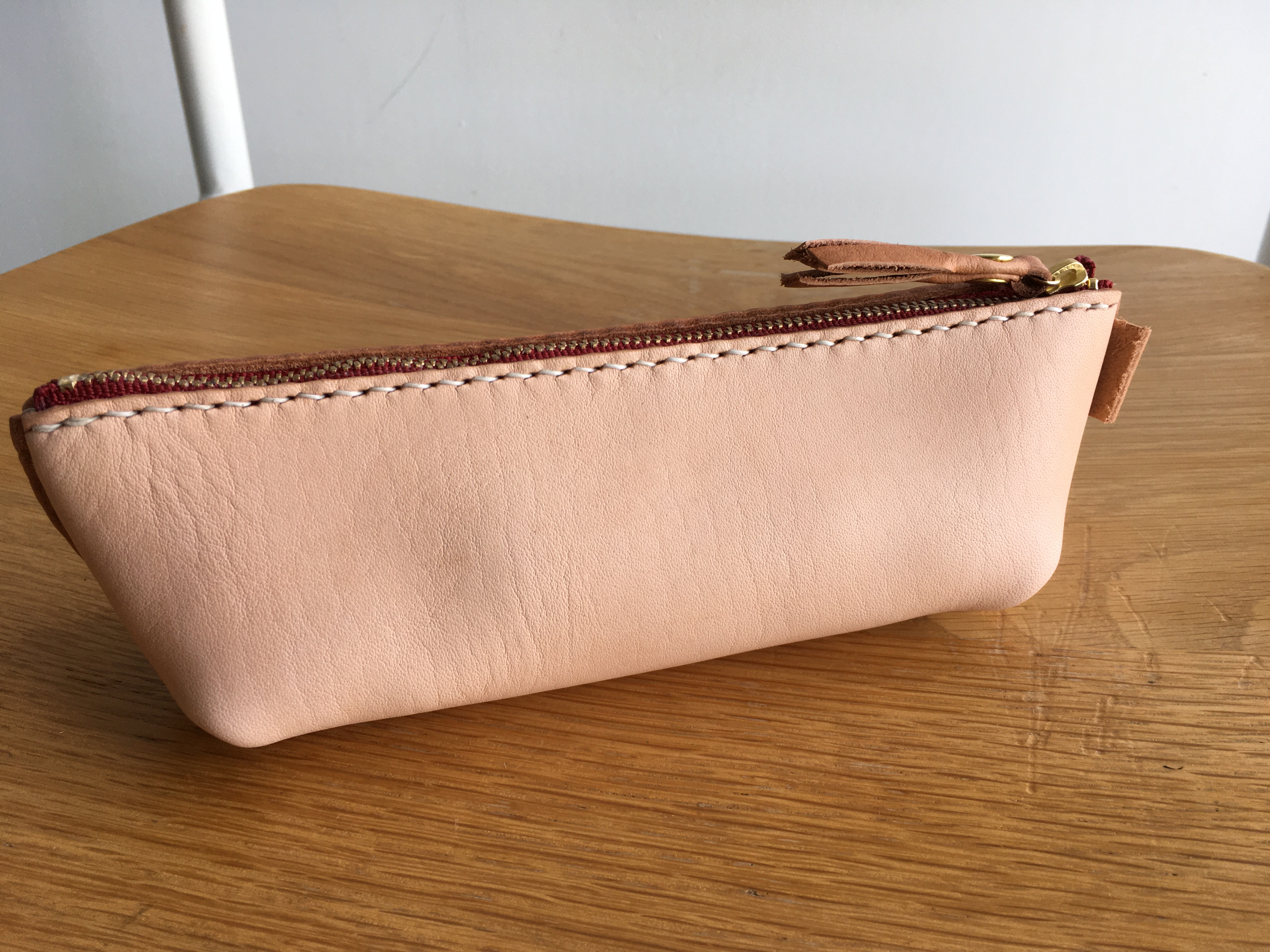 本革レザーポーチ ファスナーケース Mサイズ（ファスナーカラー赤）