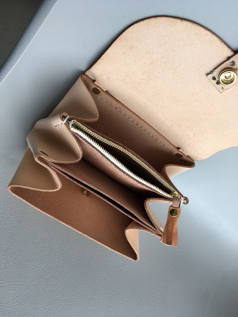 【赤】 本革 レザー財布 Mサイズ