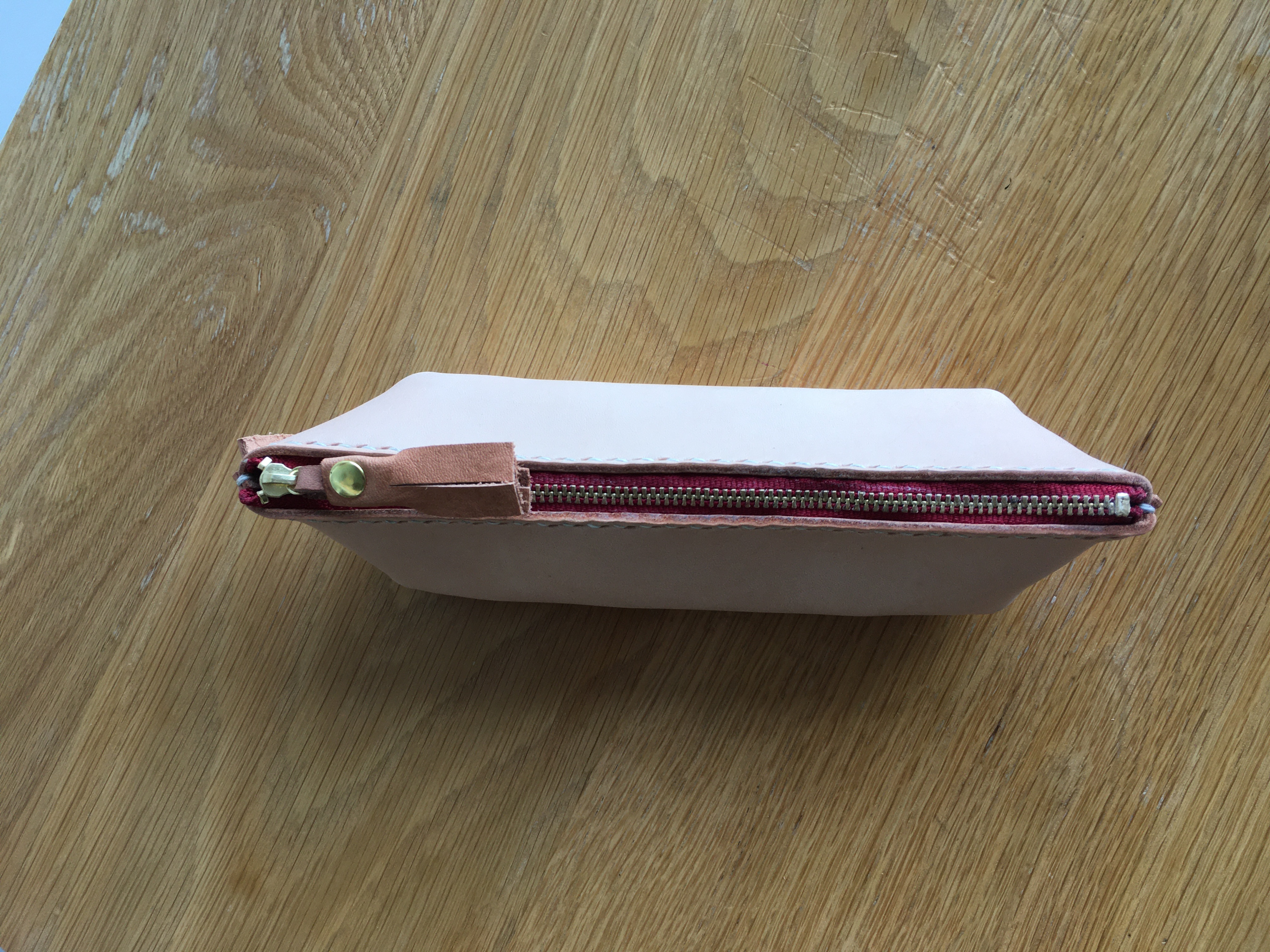 本革レザーポーチ ファスナーケース Lサイズ（ファスナーカラー赤）