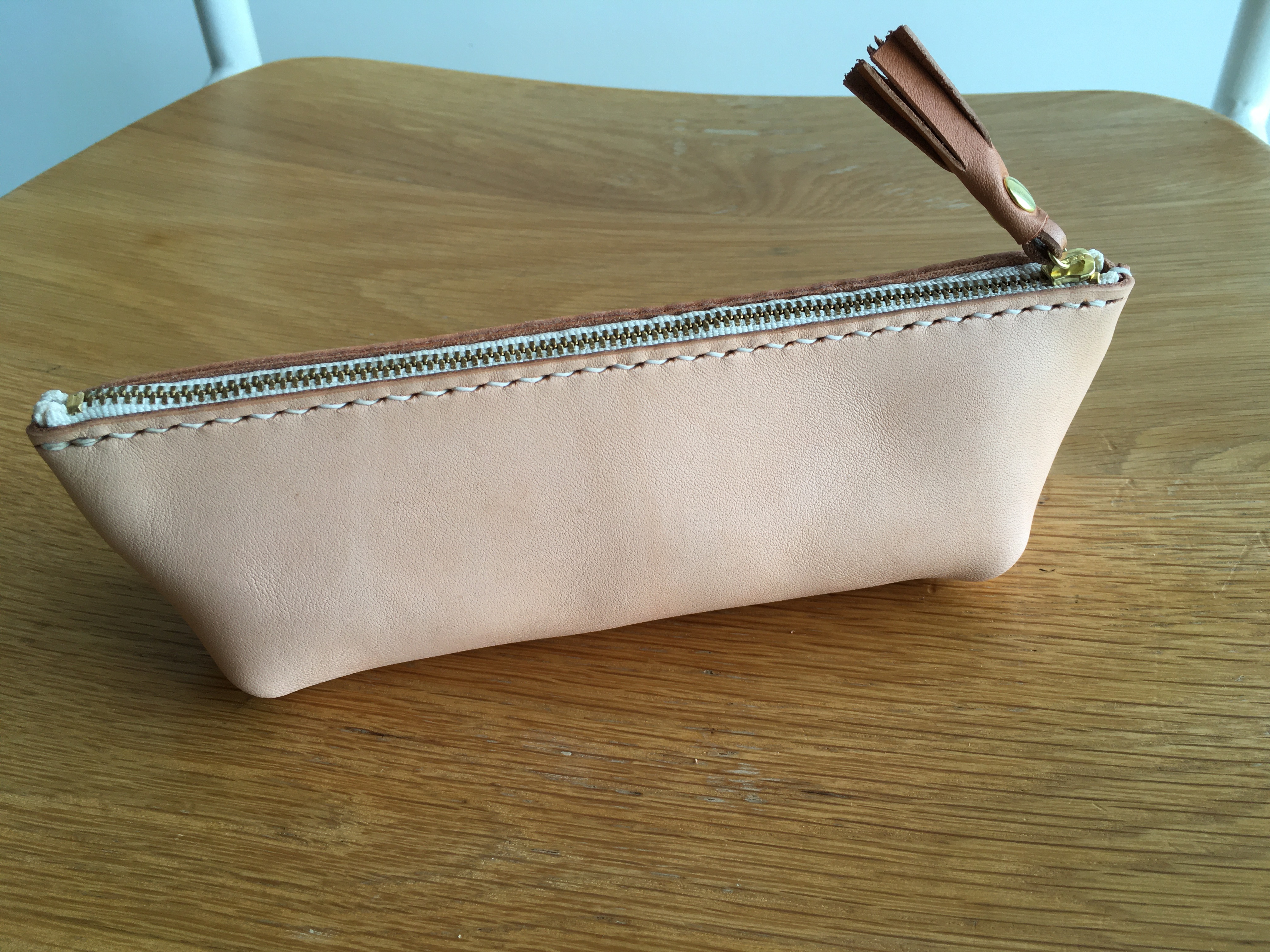 本革レザーポーチ ファスナーケース Mサイズ（ファスナーカラー白）