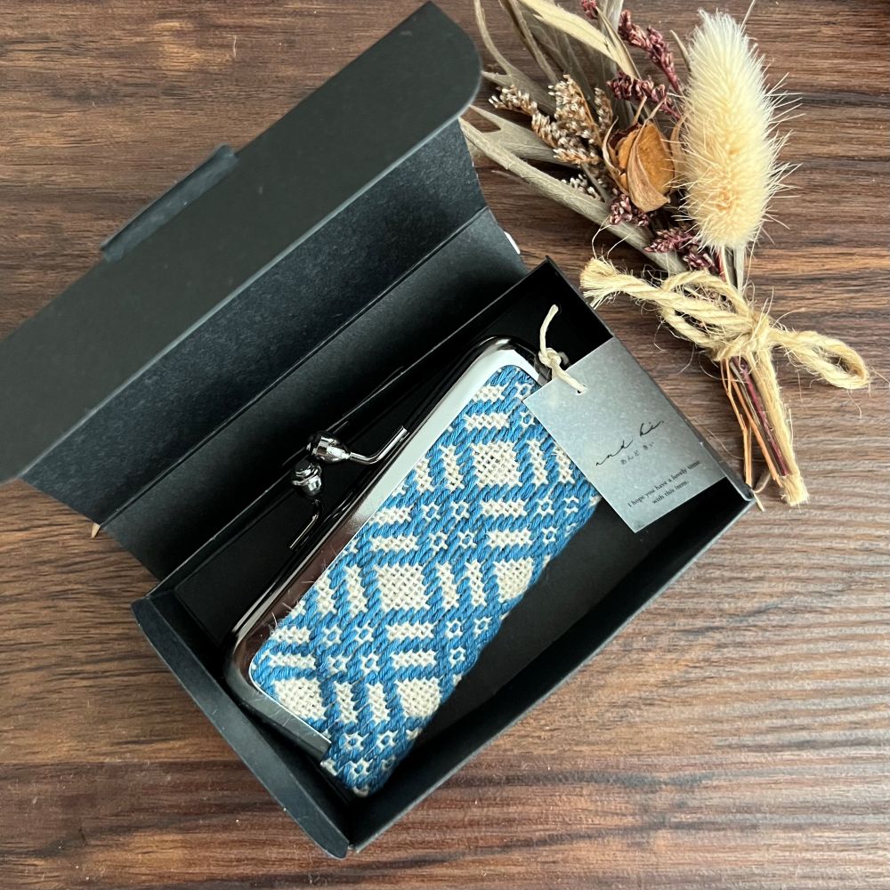 こぎん刺し　印鑑ケース 藍染 ハンドメイド 手作り 青森 津軽 五所川原 【 藍染めこぎん糸（藍色） 草木染 伝統的な刺し子技法こぎん刺し 】