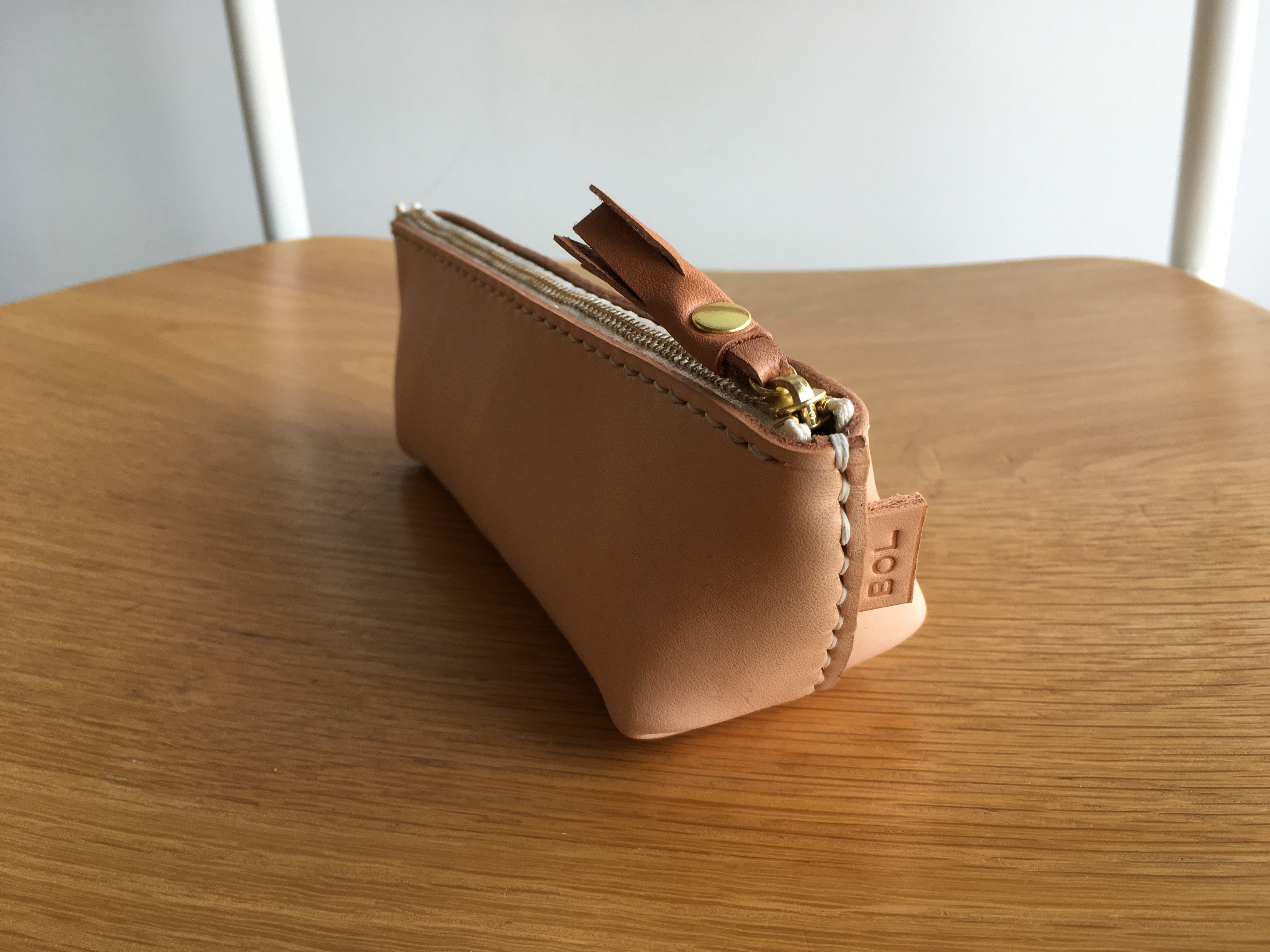 本革レザーポーチ ファスナーケース Mサイズ（ファスナーカラー白）