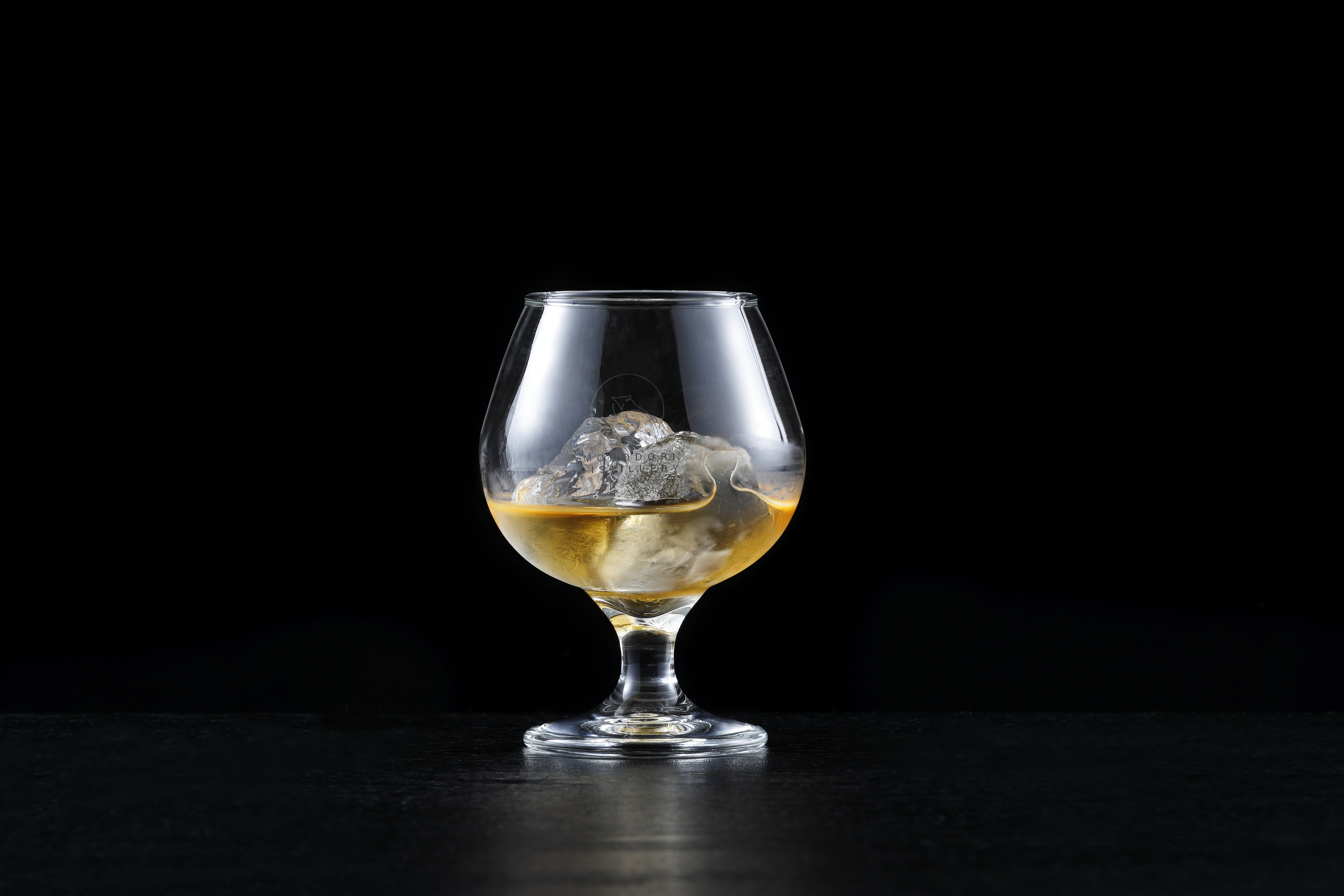 アップル ブランデー LOVEVADOS BRUCE 250ml【青森りんご 100％ ラブヴァドス クラフトブランデー ブルース 洋酒 】