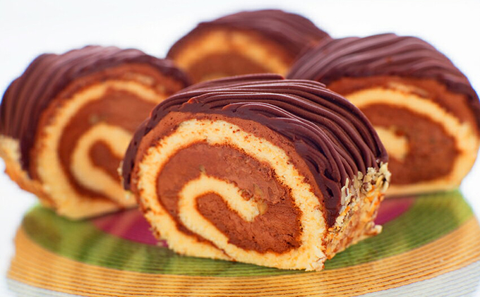 生しょこらモンブラン ロールケーキ 1本 チョコレート チョコ スイーツ お菓子 洋菓子 生菓子 ケーキ デザート チョコ好き 濃厚クリーム モンブラン おやつ 冷凍 冷凍配送 お取り寄せ ギフト 手土産 人気 岩手県 盛岡市 東北 岩手 盛岡 株式会社花月堂