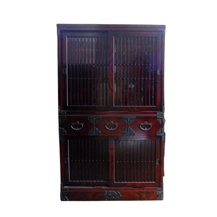 岩谷堂箪笥 食器棚雪国2型 1台 伝統工芸品 家具 インテリア 食器棚 キッチン収納 和家具 和モダン 収納 キャビネット キッチンボード 木製 漆 南部鉄器金具 職人 手作り 逸品 高級家具 台所 盛岡名産 欅 ケヤキ 日本製 整理 伝統 芸術 岩手県 盛岡市 東北 岩手 盛岡 有限会社 中千家具製作所