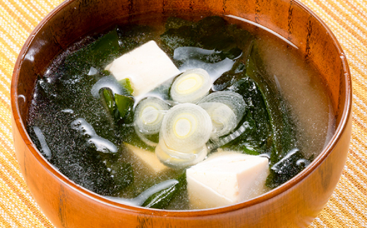 【三陸重茂産わかめ】湯通し塩蔵　肉厚わかめ　300g【配送不可地域：離島】【1685350】