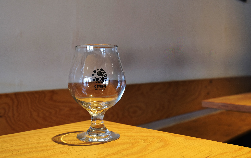 クラフトビール 遠野醸造 缶ビール 4種 4本 ＋ ロゴ入り チューリップ グラス 1個 セット 詰め合わせ セット お酒 地酒 プレゼント ギフト 父の日 お祝い 感謝 誕生日 美味しい ビール お取り寄せ 飲み比べ  缶【数量限定】