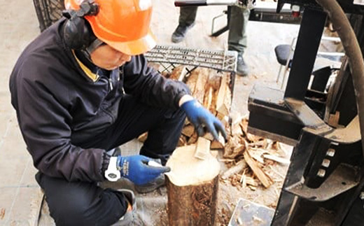 【訳あり】【キャンプ用】岩手町産ナラ材薪1箱約23kg キャンプ用 薪 約36cm 乾燥薪 木材 薪ストーブ 暖炉 暖房 冬 薪割り ナラ薪 楢 広葉樹 アウトドア キャンプ ファイヤー 焚き火 焚火 岩手県 岩手町 横澤林業