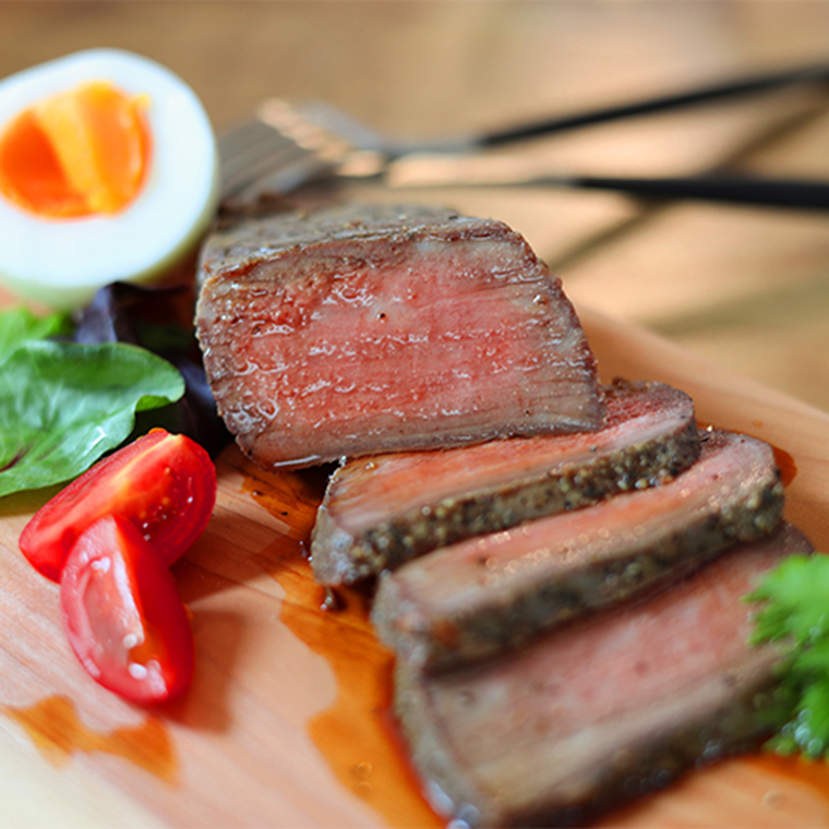 黒毛和牛 ローストビーフ 600g (100g×6パック) ギフト 冷凍 国産 和牛 ソース付き（AB145）