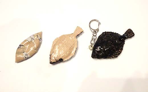 萬さん手作り、本物そっくり魚の模型キーホルダー×5個 三陸山田産 山田町 工芸品 職人技 カレイ ヒラメ YD-938
