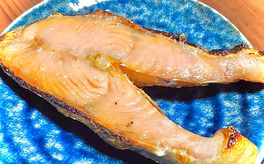 伝統の味 新巻 鮭 切り身 （3切入り）3パック 魚介類 海鮮 さけ サケ 鮭切身 シャケ 切り身 家庭用 おかず 弁当 岩手県 三陸山田 山田町 YD-1048