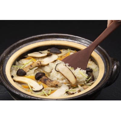 岩泉産松茸釜めし2合炊き(2〜3人前)手軽に「岩泉まつたけ」ブランドの松茸ご飯を!お米付きで簡単調理【1724113】