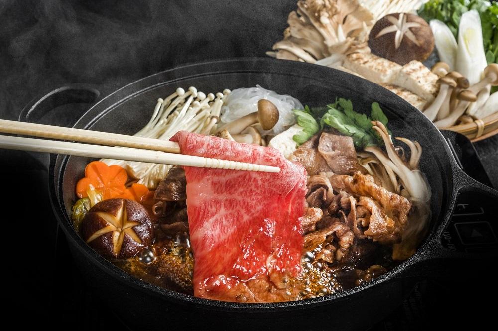 【数量限定】肉質最高5ランク 仙台牛 肩ロース すき焼き しゃぶしゃぶ 300g　【 お肉 牛肉 すき焼き用 しゃぶしゃぶ用 ブランド牛 贈答用 宮城県産 国産 日本産 国産牛 プレゼント 贈り物 】