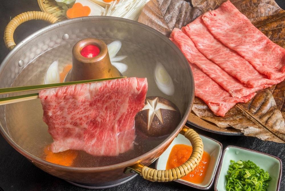 【数量限定】肉質最高5ランク 仙台牛 肩ロース すき焼き しゃぶしゃぶ 300g　【 お肉 牛肉 すき焼き用 しゃぶしゃぶ用 ブランド牛 贈答用 宮城県産 国産 日本産 国産牛 プレゼント 贈り物 】