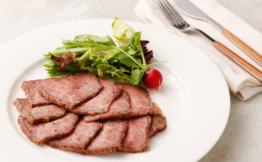 仙台牛 ローストビーフ（ブロック） 700g 藻塩付き｜ 国産牛 ブランド牛 最高級 高級 サシ入り 牛肉 お肉 肉 惣菜 真空パック 真空包装 冷凍 お取り寄せ ギフト 贈答 グルメ 宮城県 塩竈市 vsm4530154