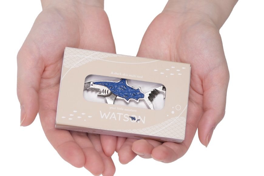 サメ革 マルチツール ワトソン君 夜凪(ブラック) [AtelierShark 宮城県 気仙沼市 20563909] 鮫 鮫皮 便利グッズ 多機能 小物 マルチ ツール 防災 非常用 栓抜き 爪やすり アウトドア 釣り キャンプ 