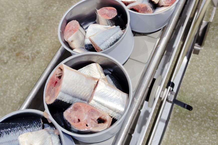 缶詰 やわらかさんま 醤油煮 ＆ 味噌煮 各4缶 計8缶 [ミヤカン 宮城県 気仙沼市 20564175] サンマ さんま 秋刀魚 みそ煮 しょうゆ煮 おかず 小分け 常備 ストック 長期保存