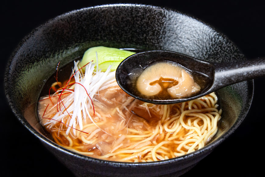 ふかひれラーメンセット 醤油 ・ 塩 各2食 セット [石渡商店 宮城県 気仙沼市 20563418] フカヒレ 鱶鰭 ふかひれ ラーメン 拉麺 らーめん 半生麺 