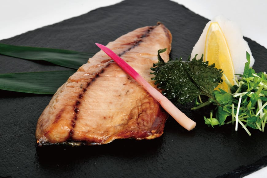 干物 気仙沼網元直送！干物便 ～極～ [熊栄産業 宮城県 気仙沼市 20563718] 魚 魚介類 乾物 真鯛 鯛 タイ さば 鯖 サバ ヤリイカ 冷凍