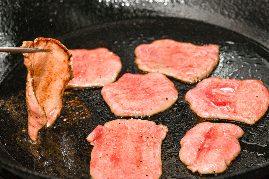 牛タン ミートよねくらの味付牛タン ねぎ塩味 500g [気仙沼市物産振興協会 宮城県 気仙沼市 20563850] 肉 精肉 焼肉 牛たん タン 薄切り スライス 冷凍 アウトドア BBQ 簡単 味付き 塩 タン塩 たん塩 たん 