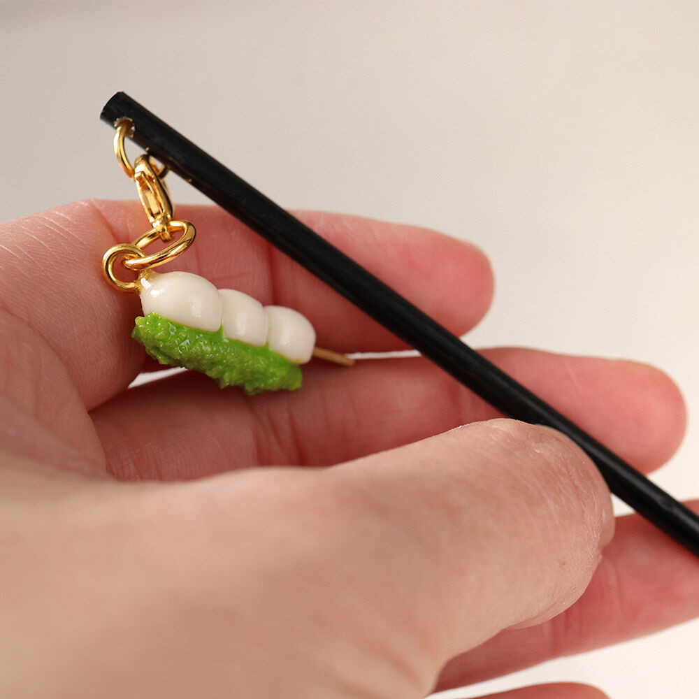 ずんだ餅耳かき ハンドメイド かわいいチャーム プレゼント・ギフト・手土産にも [ずんだ餅のかわいいチャームが付いた耳かき インテリアにも]
