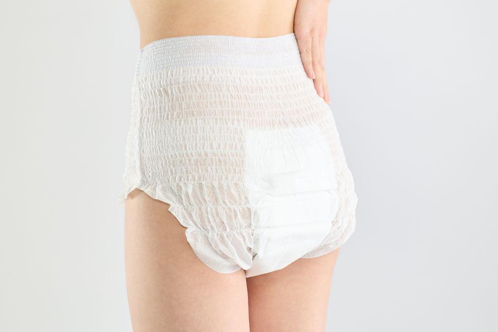 【26枚入り×4パック】大人用おむつ リフィール　快適下着　超薄型パンツ　Ｓサイズ　２６枚入 NAD-S26-2