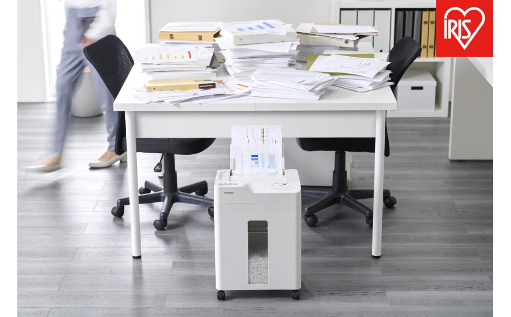 シュレッダー オートフィードシュレッダー 60枚自動細断 マイクロクロスカット アイリスオーヤマ 静音 A4 キャスター付 オフィス セキュリティ 家庭用 AFSB60M